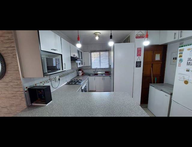 2 BEDROOM TOWNHOUSE FOR SALE IN BOOYSENS